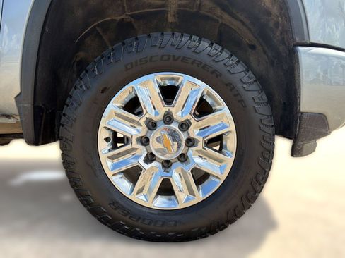 Used 2024 Chevrolet Silverado 2500 High Country w/ Technology Package AWD/4WD image 12
