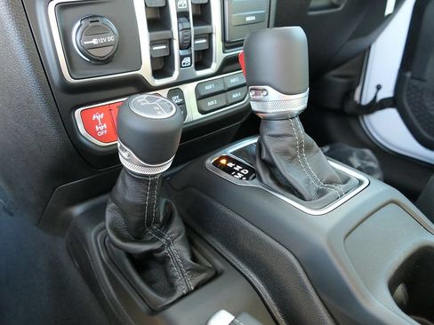 New 2026 Jeep Gladiator Rubicon w/ Safety Group AWD/4WD image 18
