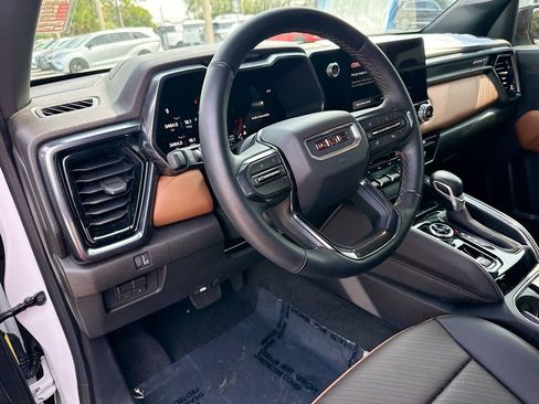 Used 2026 GMC Canyon AT4 w/ Technology Plus Package AWD/4WD image 9