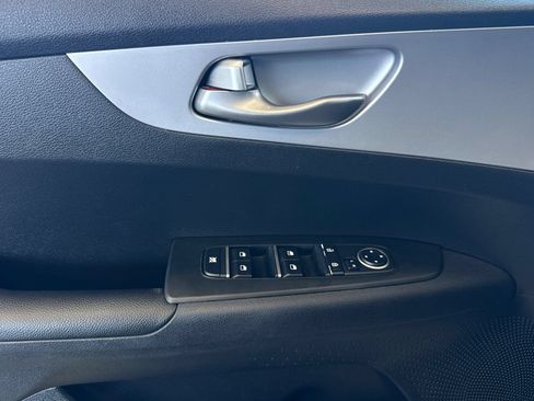 Used 2022 Kia Forte LXS FWD image 11