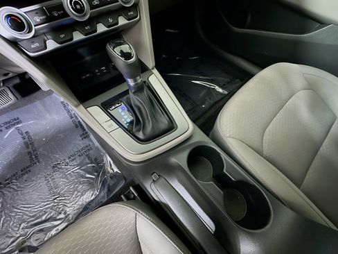 Used 2020 Hyundai Elantra SE w/ Cargo Package (C1) image 21