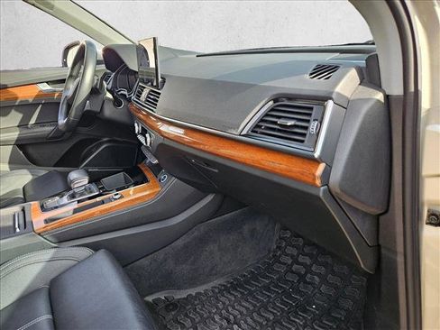 Used 2021 Audi Q5 Prestige w/ Prestige Package image 23