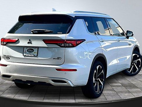 Used 2023 Mitsubishi Outlander SEL AWD/4WD image 3