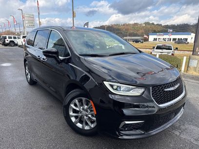 New 2026 Chrysler Pacifica Limited