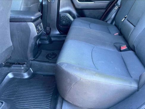 Used 2022 Toyota RAV4 LE image 17