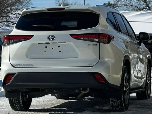 Used 2021 Toyota Highlander XLE image 10