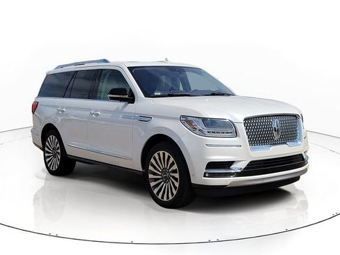 Used 2018 Lincoln Navigator Reserve w/ Technology Package AWD/4WD image 2