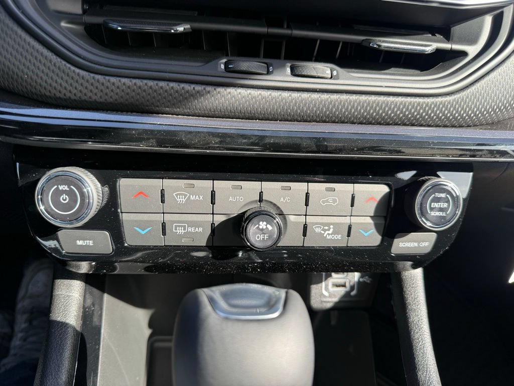 New 2026 Jeep Compass Latitude AWD/4WD image 9