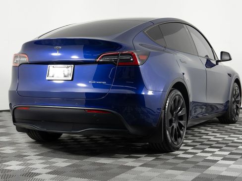 Used 2022 Tesla Model Y Long Range image 7