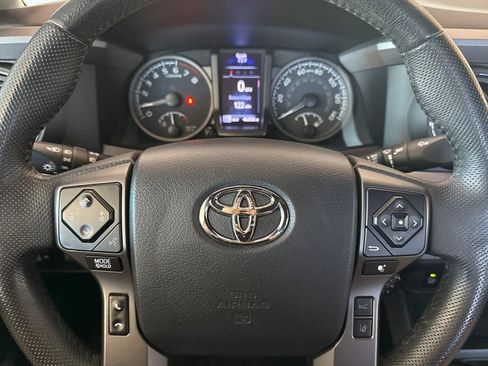 Used 2020 Toyota Tacoma TRD Off-Road w/ Technology Package AWD/4WD image 23