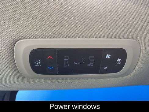 Used 2023 Chrysler Voyager LX image 12