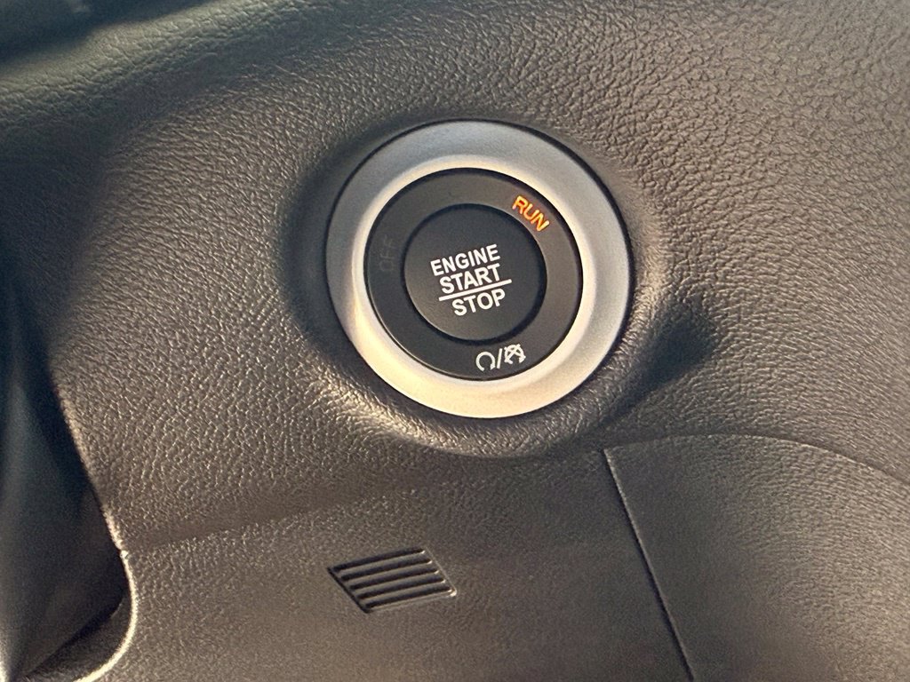 New 2027 Chrysler Pacifica Select FWD image 17