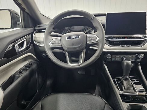 Used 2024 Jeep Compass Limited image 4