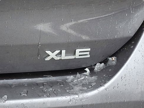 Used 2023 Toyota Highlander XLE image 28