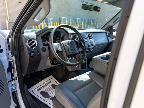 Used 2018 Ford F650 2WD Regular Cab Super Duty image 32