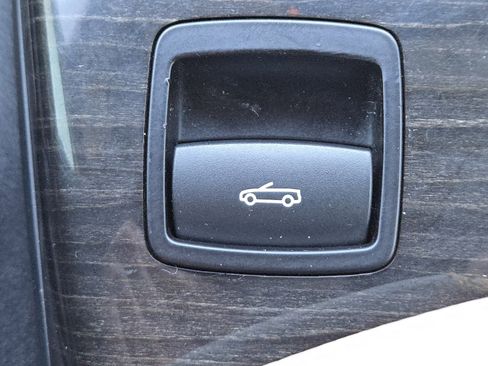 Used 2017 BMW 230i xDrive Convertible image 6