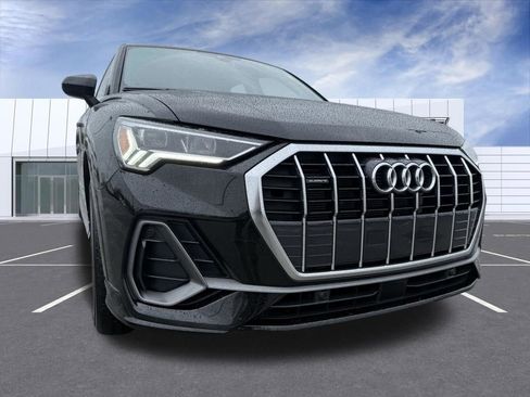 Used 2025 Audi Q3 2.0T Premium image 8