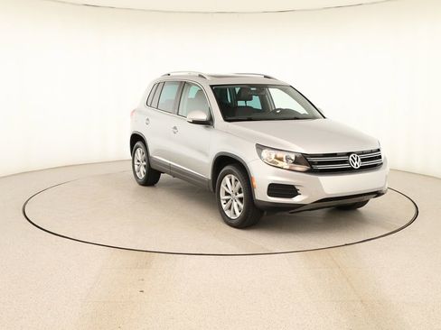 Used 2017 Volkswagen Tiguan Wolfsburg Edition FWD image 10