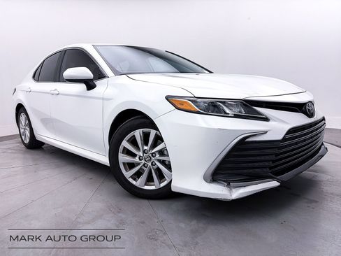 Used 2023 Toyota Camry LE image 1