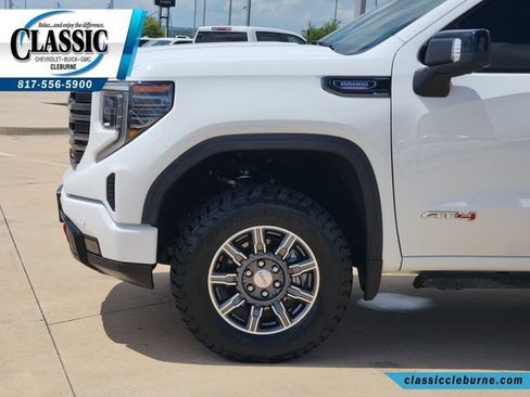 Used 2024 GMC Sierra 1500 AT4 w/ AT4 Preferred Package AWD/4WD image 12