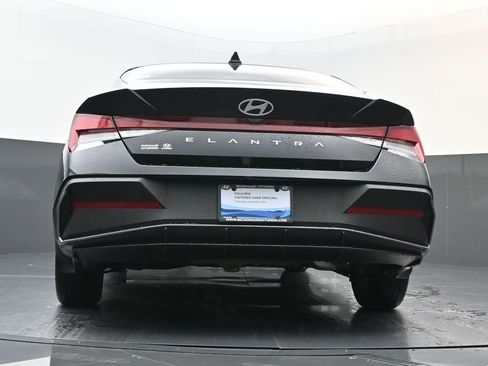 Used 2026 Hyundai Elantra SE FWD image 23