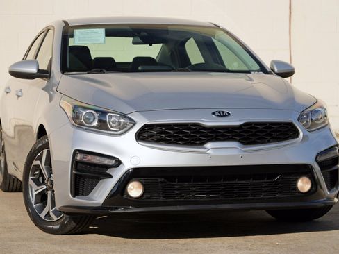 Used 2021 Kia Forte LXS FWD image 2