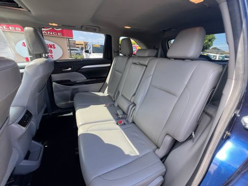 Used 2015 Toyota Highlander XLE FWD image 31