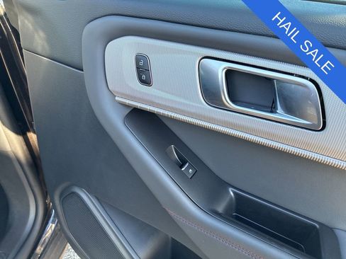 Used 2025 Ford Explorer Active AWD/4WD image 49