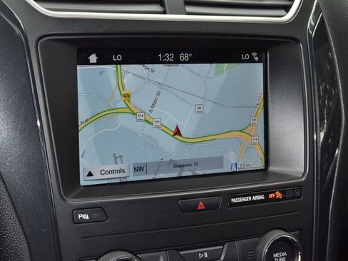 Used 2019 Ford Explorer XLT w/ Equipment Group 202A AWD/4WD image 28