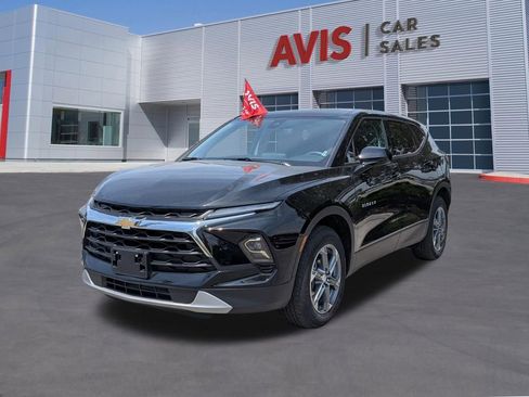 Used 2025 Chevrolet Blazer LT FWD image 1