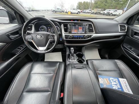 Used 2019 Toyota Highlander XLE image 28