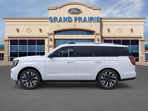 New 2025 Ford Expedition Platinum w/ Driver's Package image 3