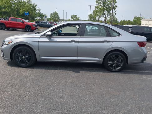 Used 2023 Volkswagen Jetta SE w/ Panoramic Sunroof Package FWD image 7