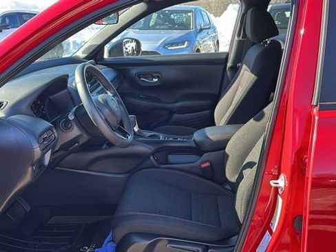 Used 2025 Honda HR-V Sport image 9