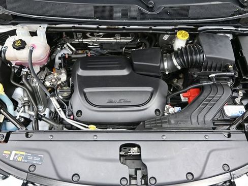 Used 2022 Chrysler Pacifica Touring-L w/ Uconnect Theater Family Group image 55