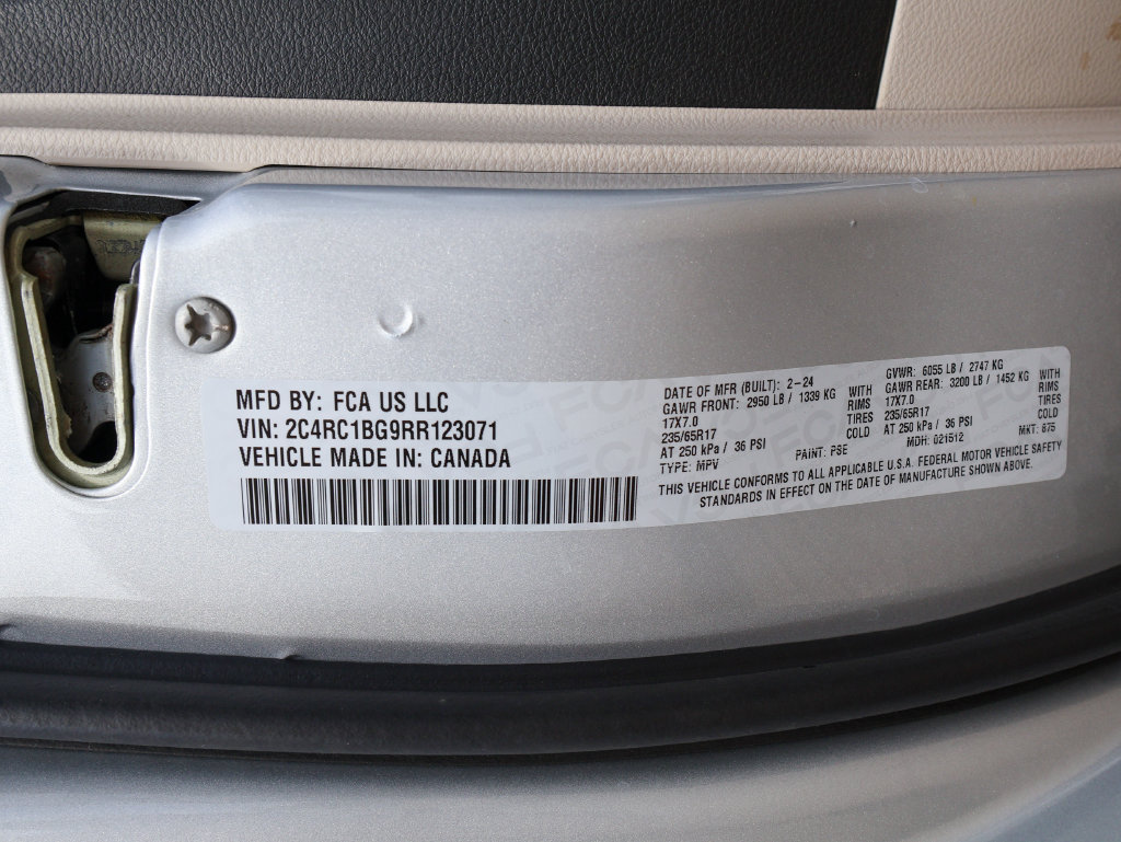 Used 2024 Chrysler Pacifica Touring-L FWD image 33