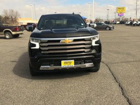 Used 2022 Chevrolet Silverado 1500 High Country w/ High Country Premium Package AWD/4WD image 3