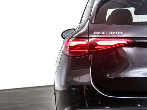 Certified 2025 Mercedes-Benz GLC 300 image 17
