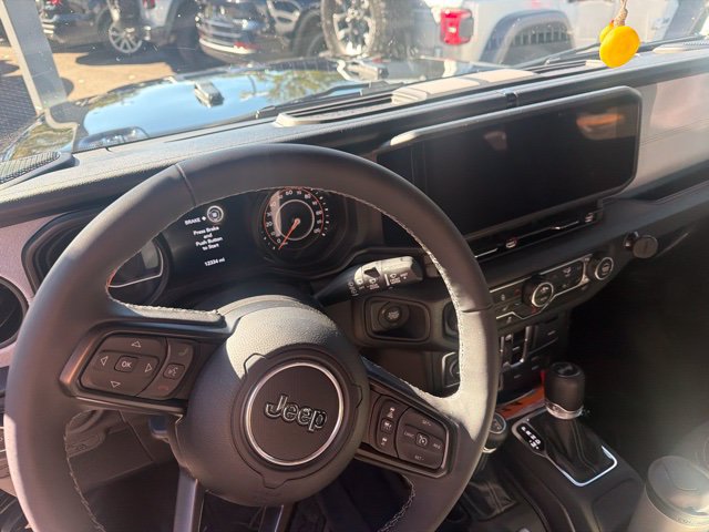 Used 2025 Jeep Wrangler Unlimited Sport AWD/4WD image 10