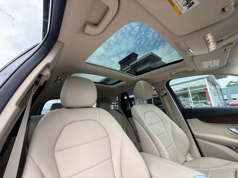 Used 2022 Mercedes-Benz GLC 300 4MATIC w/ Multimedia Package Lite image 32