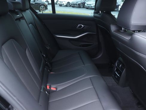 Used 2024 BMW 330i Sedan w/ M Sport Package RWD image 17