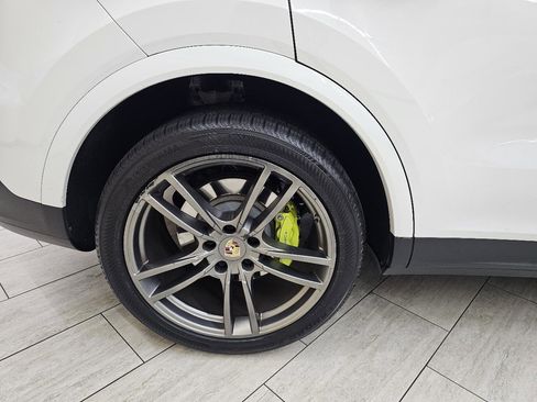 Used 2020 Porsche Cayenne E-Hybrid image 40