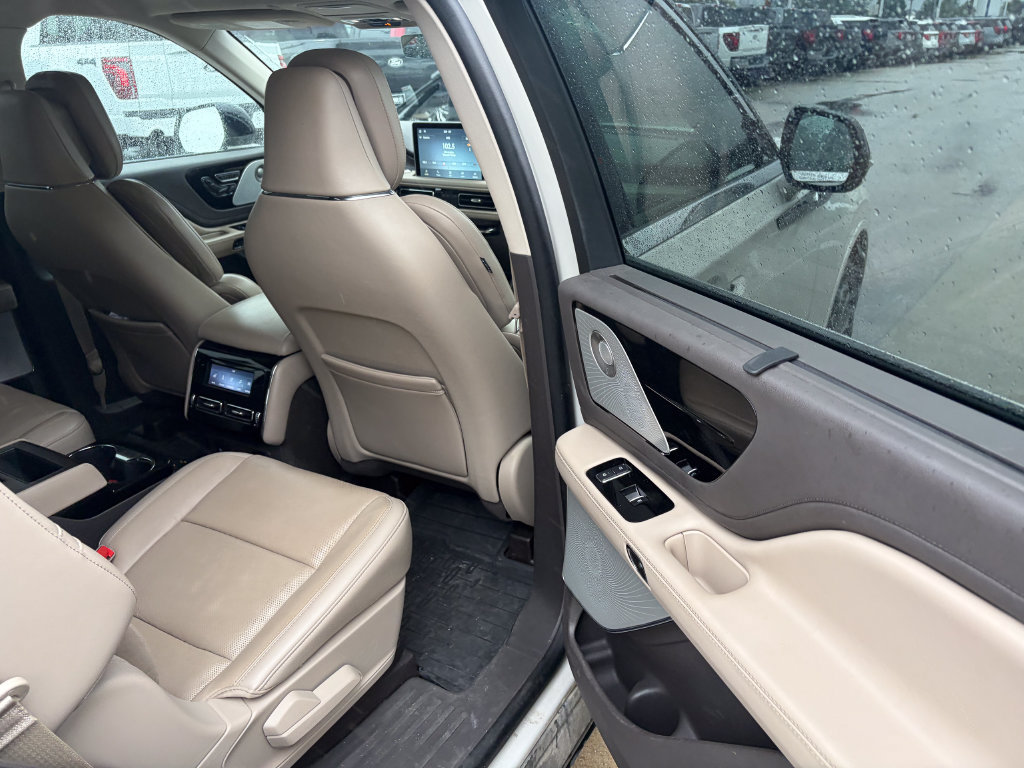 Used 2023 Lincoln Aviator Grand Touring w/ Equipment Group 301A AWD/4WD image 18