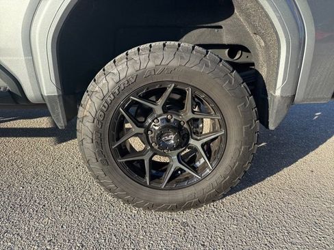 Used 2024 GMC Sierra 2500 AT4 w/ AT4 Premium Plus Package image 15