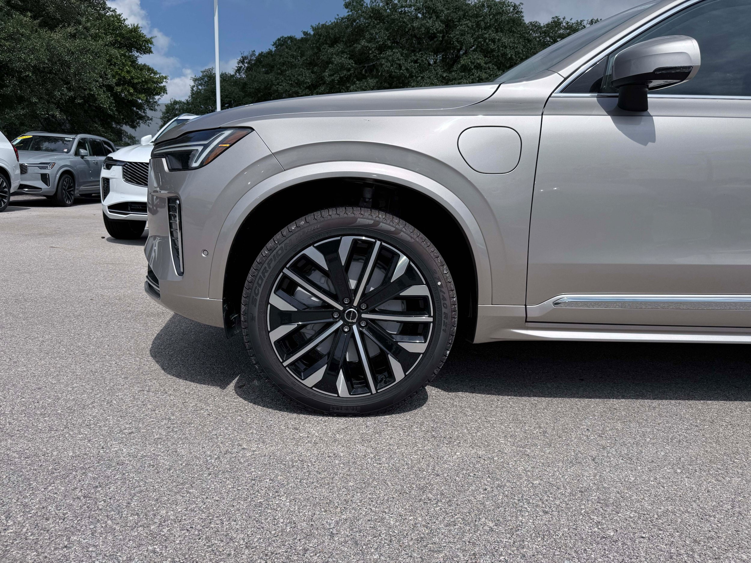 New 2026 Volvo XC90 T8 Plus AWD/4WD image 9