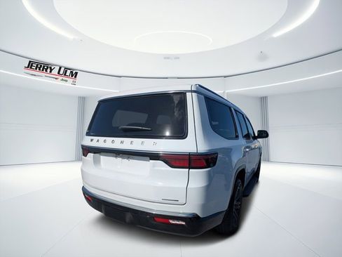 Used 2024 Jeep Wagoneer Series II image 3