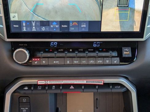 Used 2025 Toyota Tundra Platinum AWD/4WD image 16