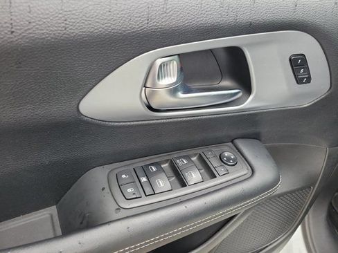 Used 2021 Chrysler Pacifica Touring-L w/ Premium & Safety Sphere Group FWD image 21