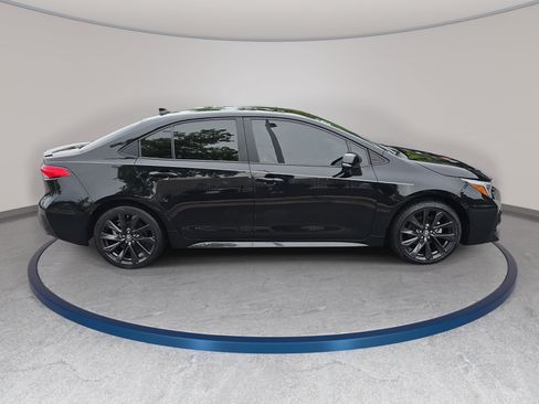 Used 2023 Toyota Corolla SE FWD image 4
