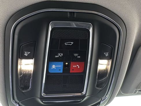 Used 2024 Jeep Grand Cherokee Limited image 30